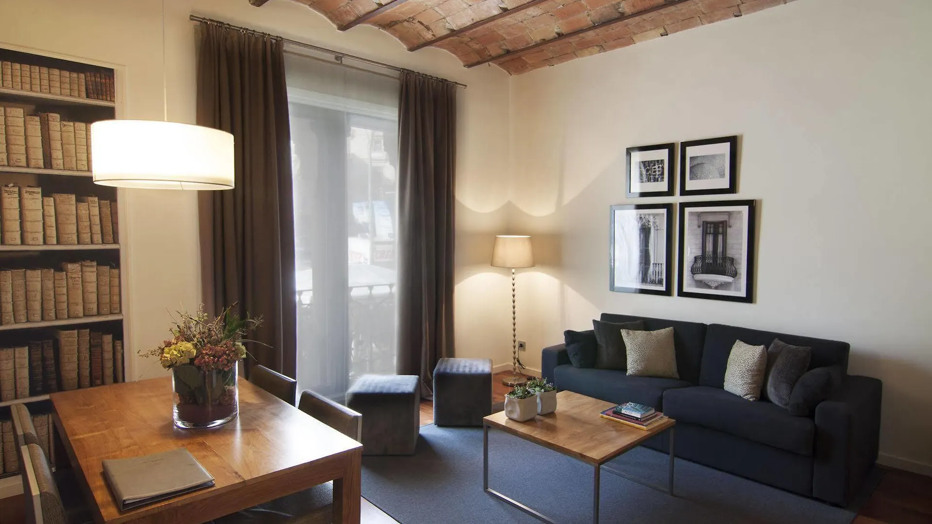 Apartments Sixtyfour Barcelona 0*,  Spanyolország